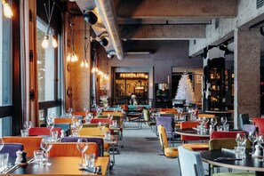 Ze serveren er ontbijt, lunch en diner 