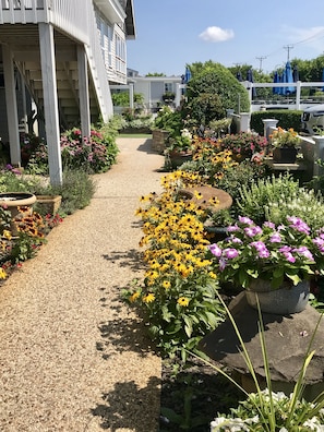 Garden View Motel Room | Garden view - Top Mast Resort (North Truro)