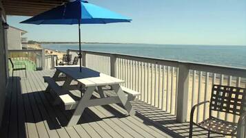 Casa, 3 quartos, vista para a praia | Terraço/pátio