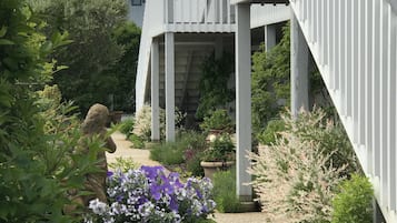 Chambre, 2 grands lits, vue jardin | Vue sur le jardin