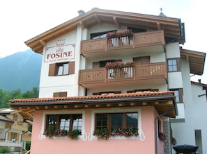 Front of property - Hotel Villa Fosine (Pinzolo)
