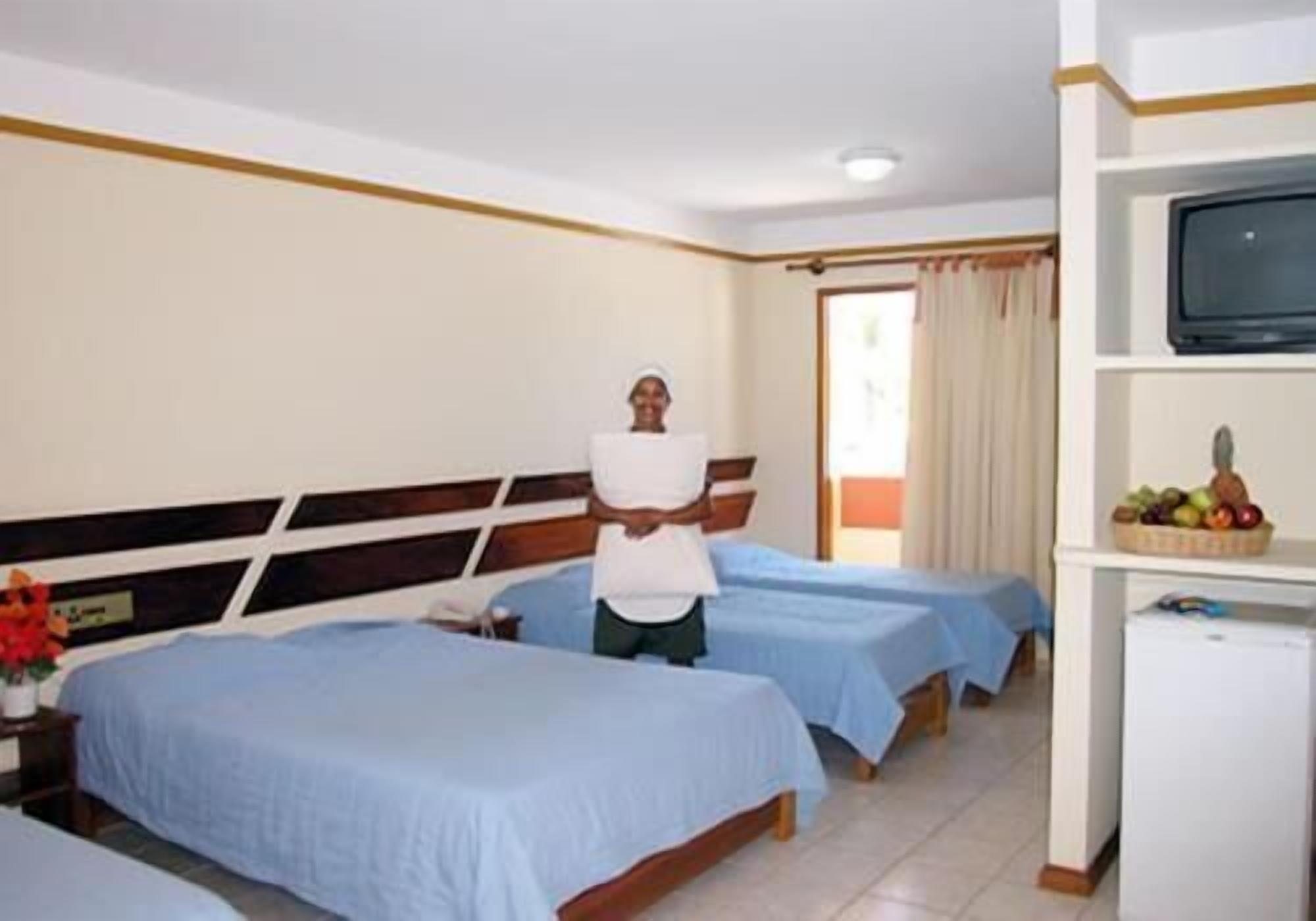 ميني بار ومكواة/لوح كي وواي فاي مجانًا