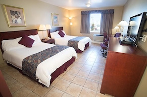 Room, 2 Double Beds | Desk, soundproofing, free cribs/infant beds, free rollaway beds - Motel le Pocatois (La Pocatiere)