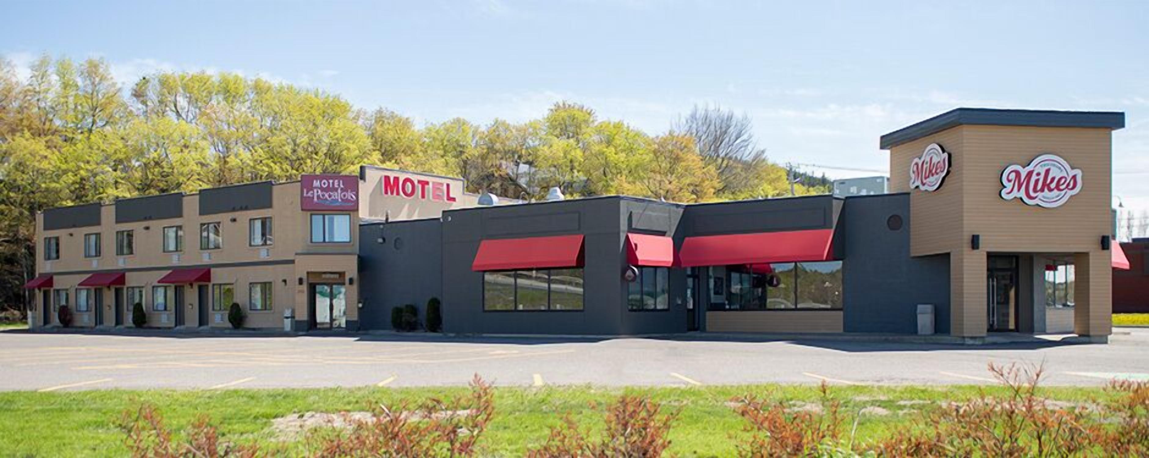 Breakfast, lunch and dinner served