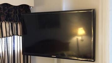 Standard Room, 1 Queen Bed | Room amenity