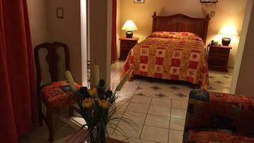 Tabla de planchar con plancha, wifi gratis y ropa de cama