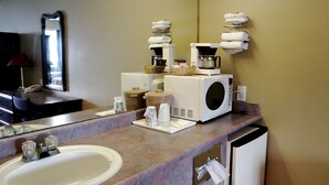 华丽客房, 2 张双人床 | 办公桌、免费 WiFi、床单