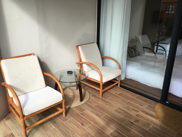 Balcony - Palm Tree Hotel (Hengchun)