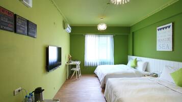 Standard Quadruple Room | Individually decorated, desk, blackout drapes, free WiFi