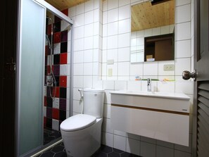 Individually decorated, desk, blackout drapes, free WiFi - Yu Sen House (Hengchun)