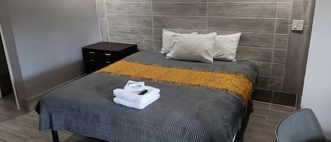 Iron/ironing board, free WiFi, bed sheets