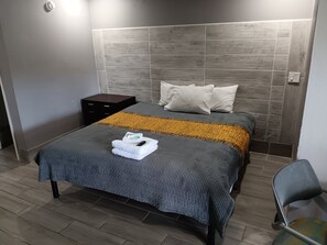 Iron/ironing board, free WiFi, bed sheets