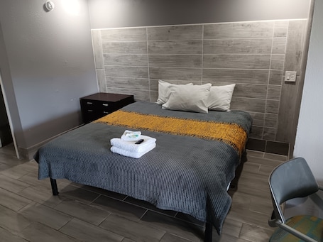 Iron/ironing board, free WiFi, bed sheets