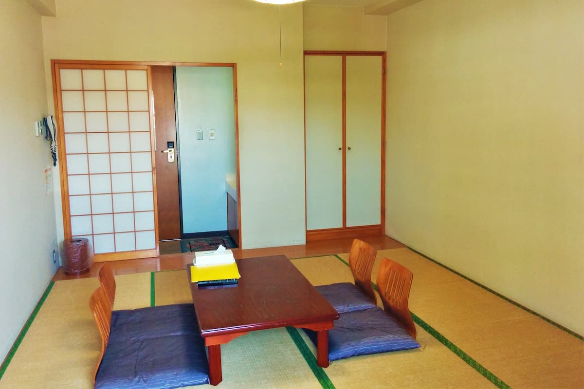传统客房, 公共浴室 | 客房内用餐
