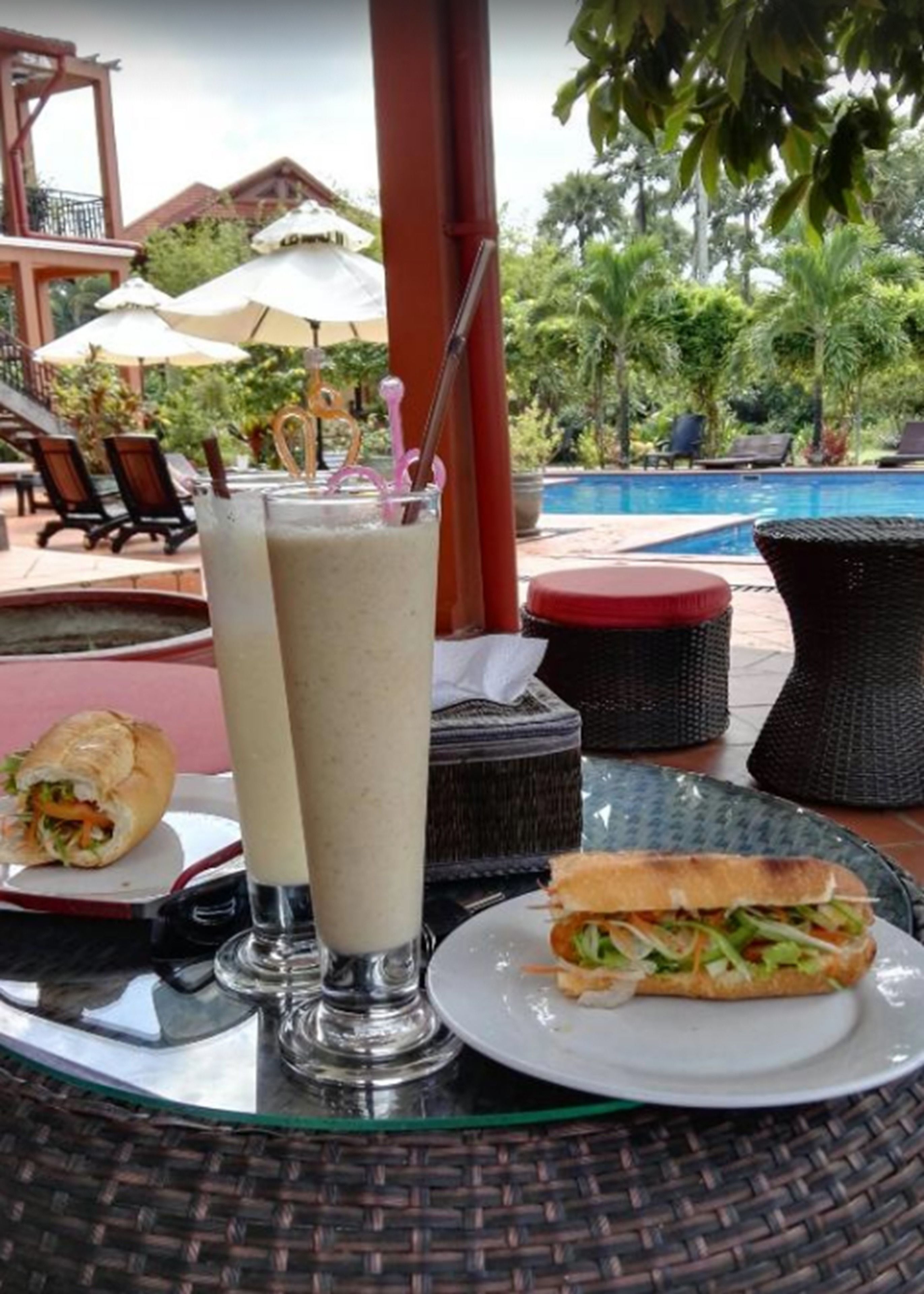 Breakfast, lunch, dinner served; Mexican cuisine 