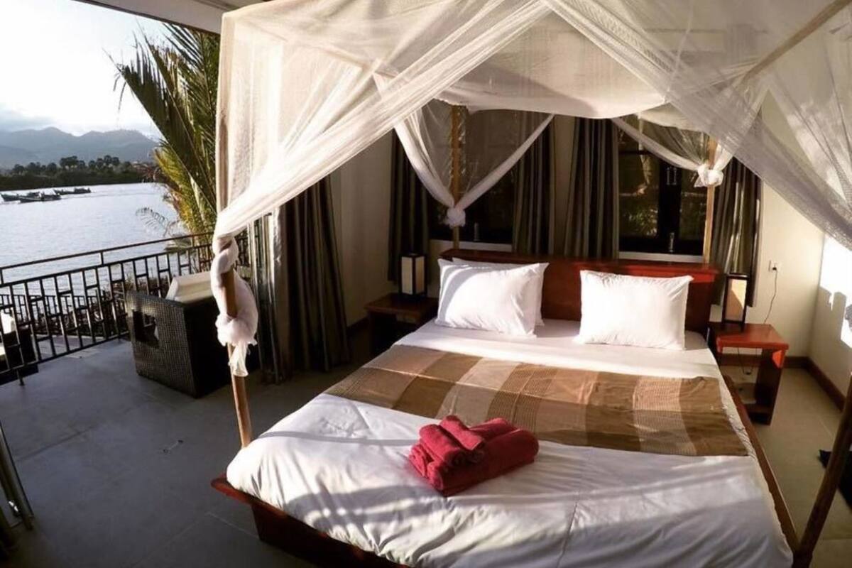 In-room safe, individually decorated, blackout curtains, free WiFi