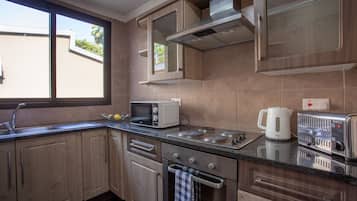 Apartment, 1 Bedroom | Private kitchen | Fridge, microwave, stovetop, dishwasher