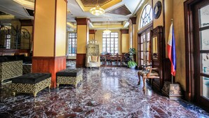 Interior entrance - Luneta Hotel (Manila)