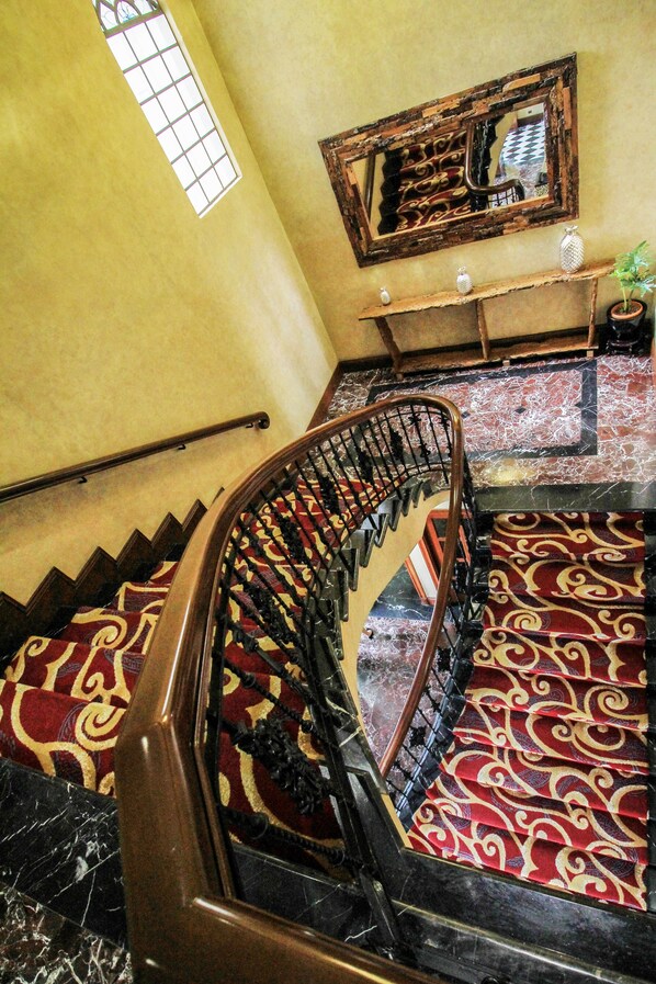 Interior - Luneta Hotel (Manila)