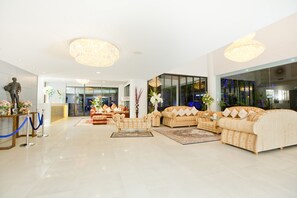 Coin salon dans le hall