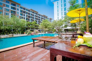 Outdoor pool - NY City Resort and Spa (Bang Sao Thong)