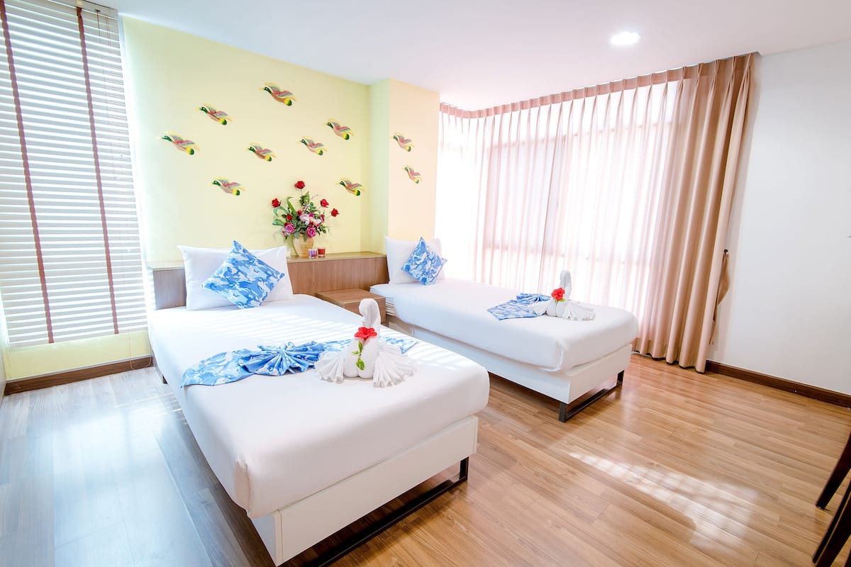 Junior Suite, 1 Bedroom | Hypo-allergenic bedding, minibar, in-room safe, desk