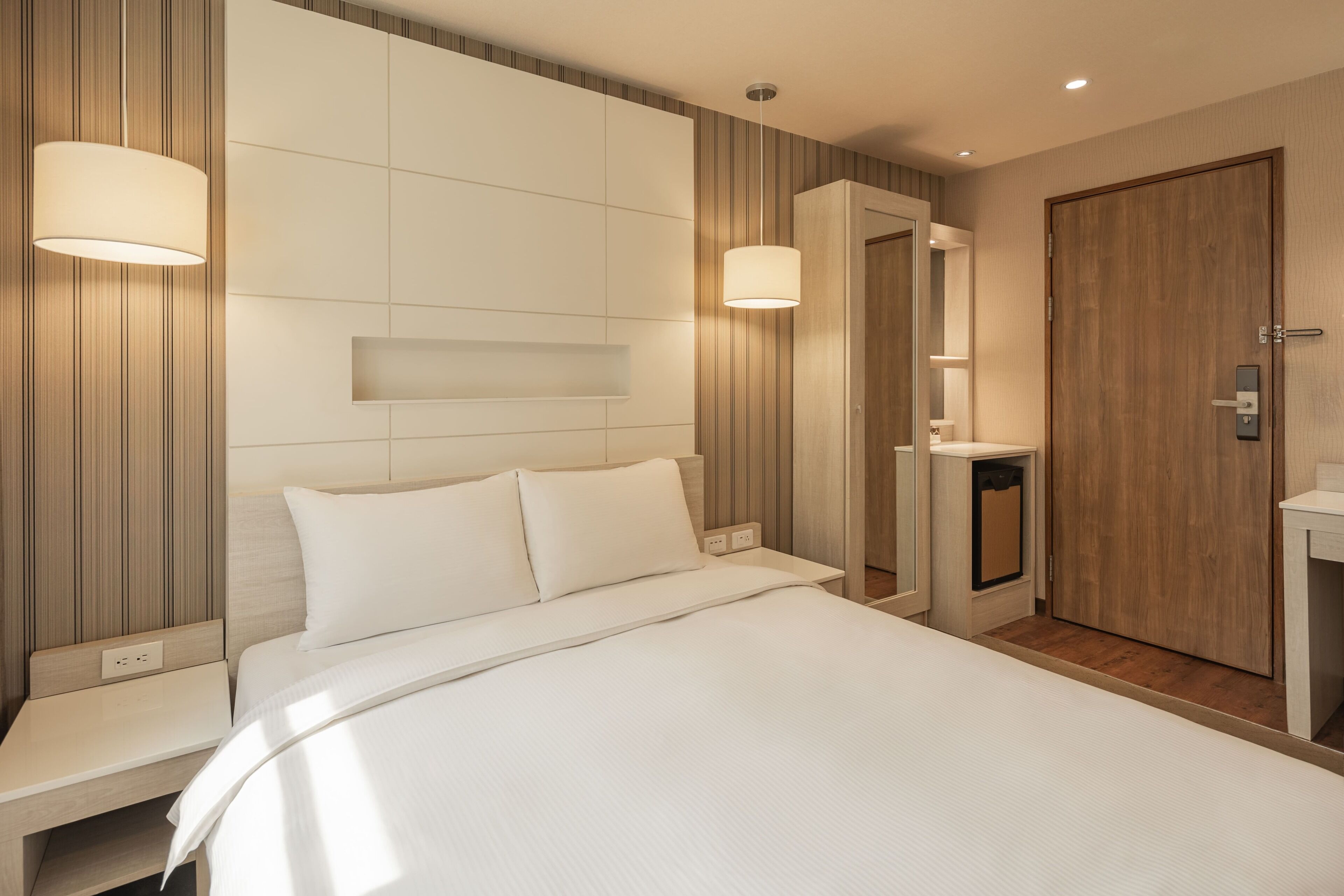 standard double room | 1 bedroom, down duvets, desk, blackout curtains