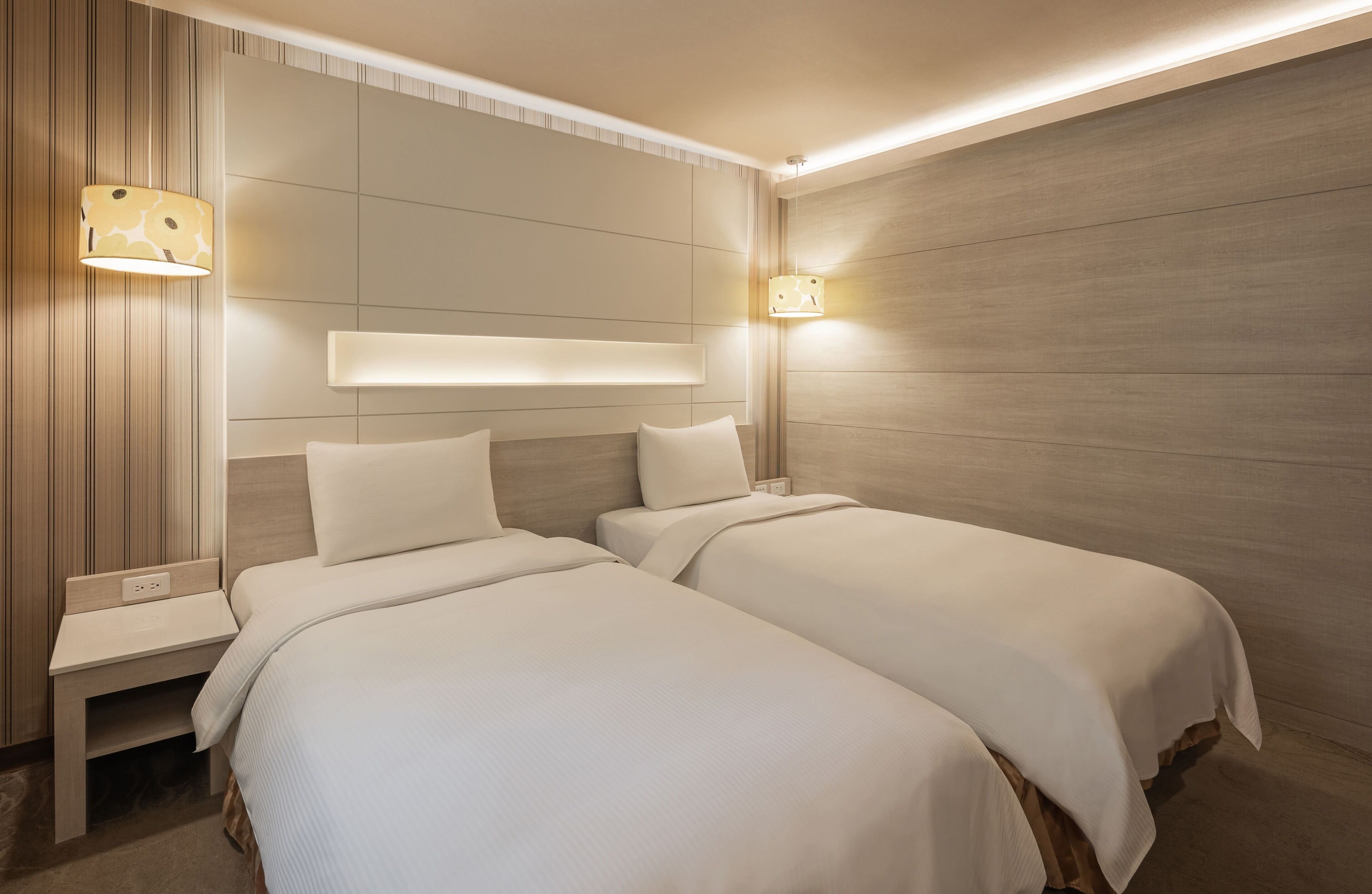 business twin room | 1 bedroom, down duvets, desk, blackout curtains