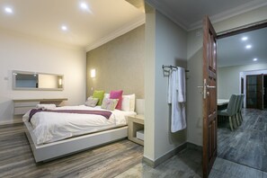 Premium bedding, Tempur-Pedic beds, in-room safe, desk - Fallsway Villas (Lusaka)