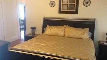 Main Street Bungalow | 3 bedrooms, desk, iron/ironing board, free WiFi