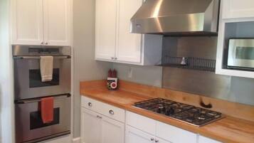 Main Street Bungalow | Private kitchen | Full-sized fridge, microwave, stovetop, dishwasher