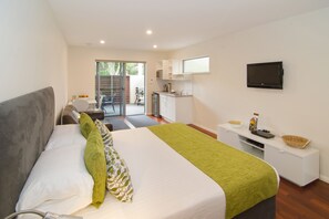 豪華開放式客房, 1 張特大雙人床, 花園景觀 | 埃及棉床單、高級寢具、羽絨被、舒適加層