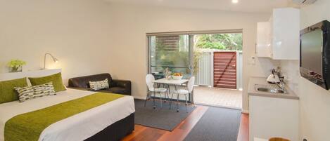 Premier Studio, 1 King Bed | Interior