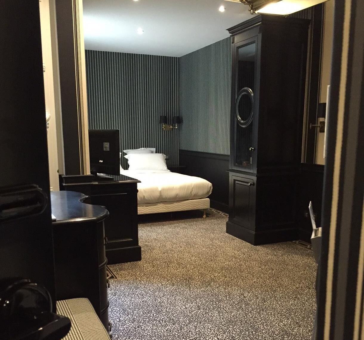 迷你吧、客房内保险箱、办公桌、遮光窗帘