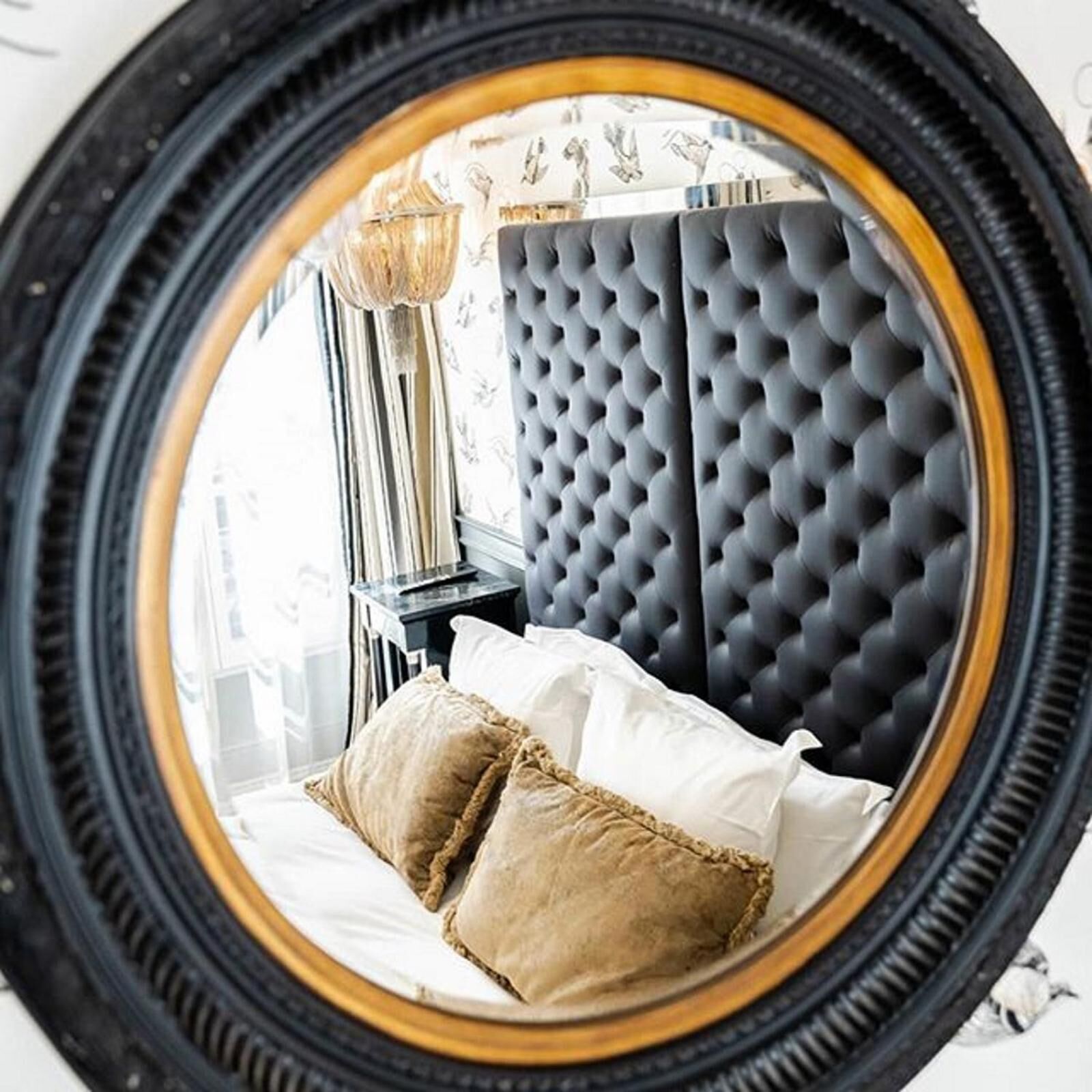 Frigobar, cofres nos quartos, escrivaninha, cortinas blackout