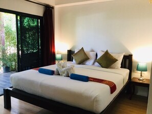 In-room safe, rollaway beds, free WiFi, bed sheets - Montania Lifestyle Hotel (Phanom)