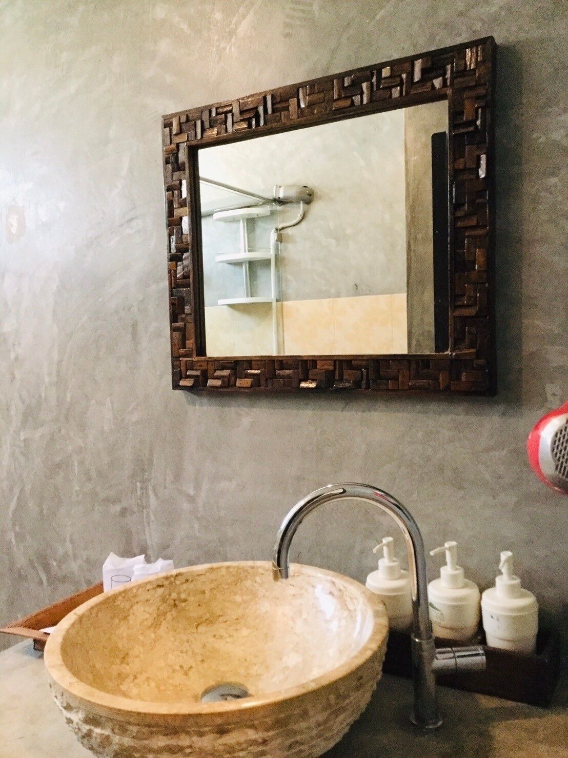 classic room | bathroom | shower, free toiletries, slippers, bidet