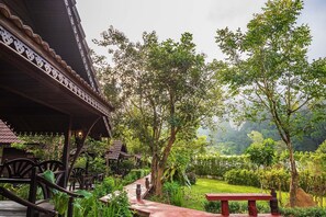 Handrails in hallways - Montania Lifestyle Hotel (Phanom)