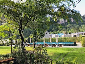 Hồ bơi ngoài trời 
