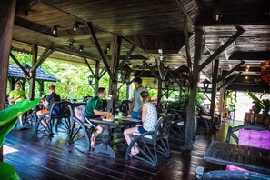Breakfast, lunch and dinner served - Montania Lifestyle Hotel (Phanom)