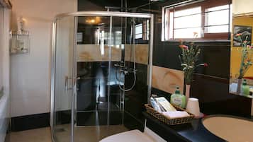 Deluxe Double or Twin Room, Non Smoking | Bathroom | Shower, rainfall showerhead, designer toiletries, hair dryer