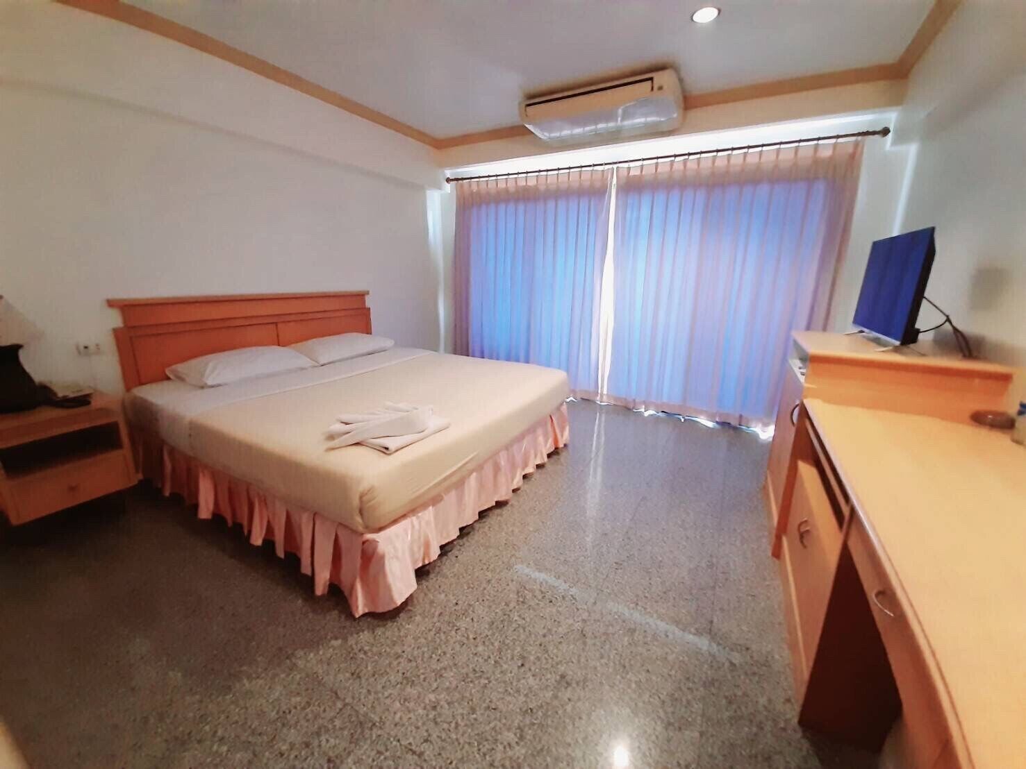 Blackout curtains, rollaway beds, free WiFi