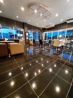 Café da manhã, almoço e jantar; culinária tailandesa 