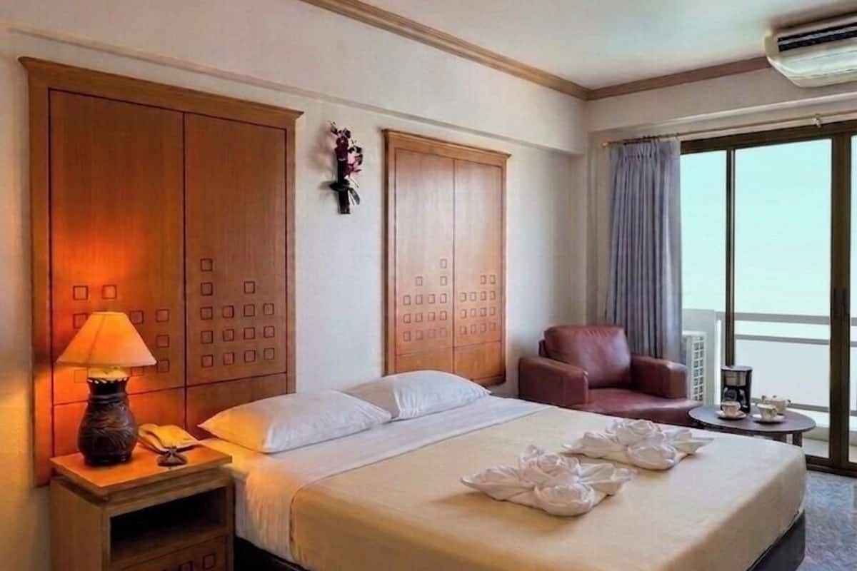Superior Double Room | Blackout drapes, rollaway beds (surcharge), WiFi (free)
