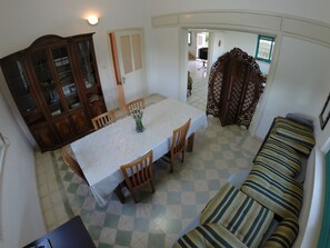 Daily local cuisine breakfast for a fee - Auberg-Inn Guesthouse (Jericho)