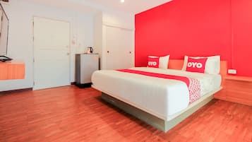 Desk, free WiFi, bed sheets