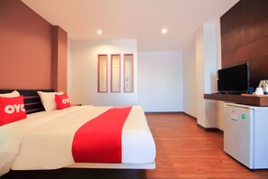 A hotel room with a bed, a TV, and a mini-fridge. - King One Suvarnabhumi (Bangkok)