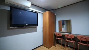 Traditional Quadruple Room | Hypo-allergenic bedding available, desk, laptop workspace - Tokyo House INN S&G (Tokyo)