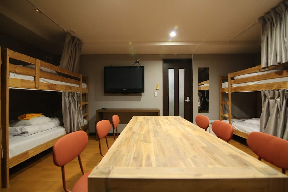 Deluxe kamer | Hypoallergeen beddengoed, een bureau, een laptopwerkplek