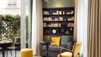 Deluxe Suite | Premium bedding, minibar, in-room safe, desk